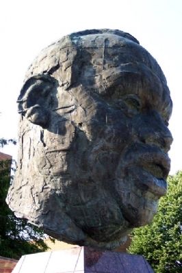 Paul Robeson Bust image. Click for full size.