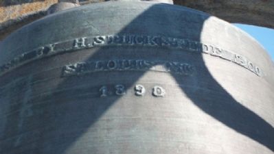 Bell at Bicentennial Memorial. Click for full size. Bell at Bicentennial Memorial image. Click for full size.