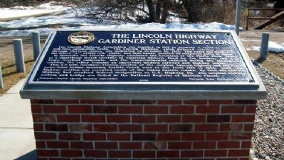 The Lincoln Highway - Gardiner Station Section Marker image. Click for full size.