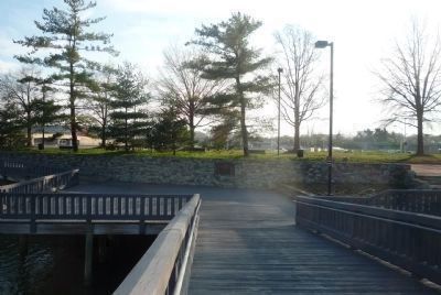 Foot bridge to Lady Bird Johnson Park (Columbia Island) from the Boundary Channel Dr. parking area image. Click for full size.