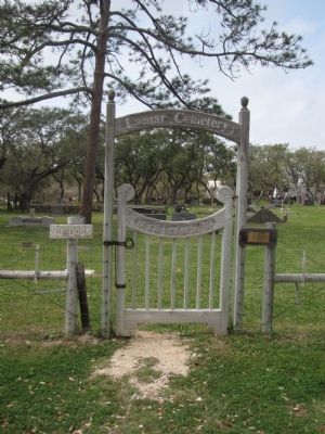 Entrance to Lamar Cemetery image. Click for full size.