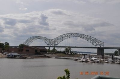 Bridge connecting Tennessee to Arkansas via Mississippi River image. Click for full size.