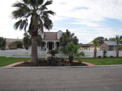 Fulton-Bruhl House. Click for full size. Fulton-Bruhl House image. Click for full size.