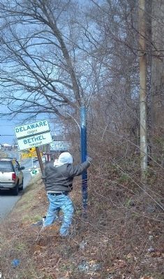 Pennsylvania Marker Pole being painted image. Click for full size.