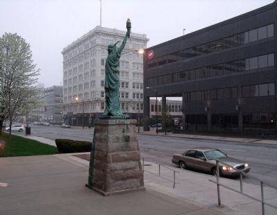 Obverse View - - Replica of the Statue of Liberty image. Click for full size.