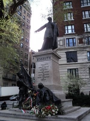 Kossuth Monument image. Click for full size.
