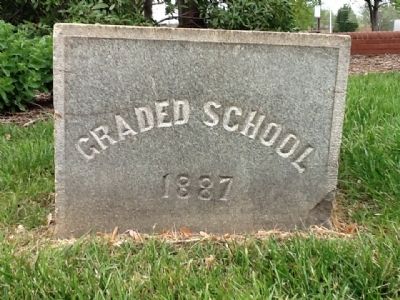 Lindsay Street School stone image. Click for full size.