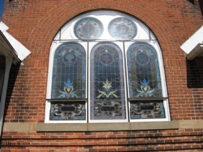 First Congregational Church - South side windows image. Click for full size.
