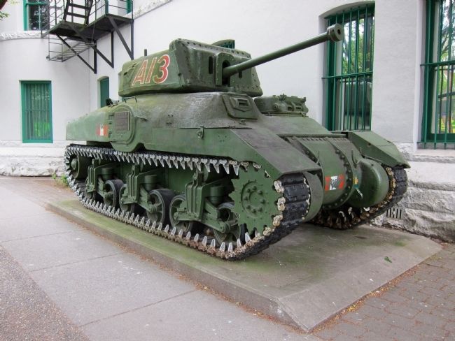 Ram Mk II Tank and Marker - 3/4 view image. Click for full size.