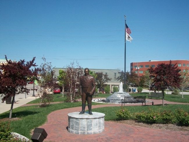 Statue of Ninian Edwards. Click for full size. Statue of Ninian Edwards image. Click for full size.