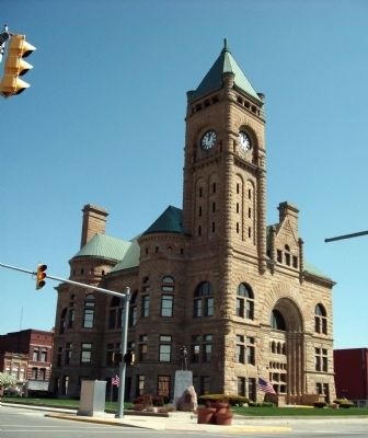 Blackford County Courthouse -and- Civil War Honor Roll image. Click for full size.