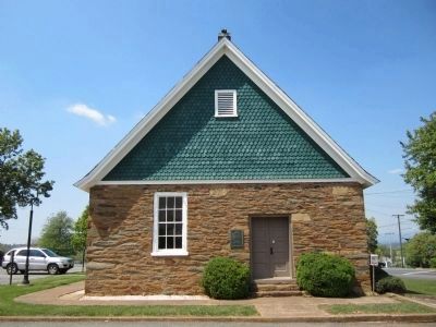 Nearby Quaker Meeting House. Click for full size. Nearby Quaker Meeting House image. Click for full size.