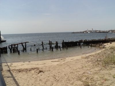 Remains of Earlier Docks. Click for full size. Remains of Earlier Docks image. Click for full size.