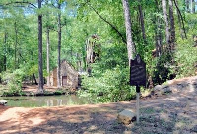 Berry Schools' Old Mill Marker and the Mill image. Click for full size.