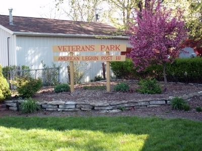 Sign - - "Veterans Park" image. Click for full size.