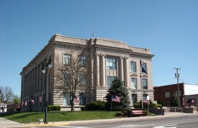 Jay County Courthouse - - Portland, Indiana image. Click for full size.