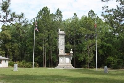 Brig. Gen. Joseph Finegan Marker, left, and the 1912 by United Daughters of the Confederacy Memorial image. Click for full size.
