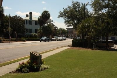 Beaufort Historic District Marker, looking east along Bay Street image. Click for full size.
