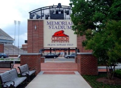 Memorial Park<br>South Entrance (The Scroll of Honor) image. Click for full size.
