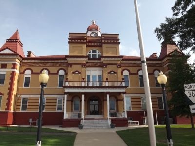 Gibson County Courthouse image. Click for full size.