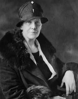 Anna Jarvis (1864–1948) image. Click for full size.