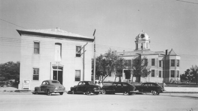 Las Moras Masonic Lodge Building serving as U.S. Post Office. image. Click for full size.