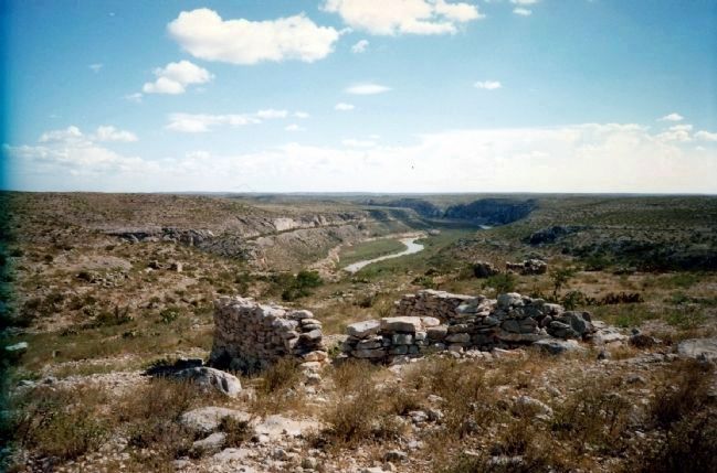 Stone ruins of Vinegaroon high above the Rio Grande River image. Click for full size.