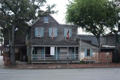 The Old Pirates House and Marker image. Click for full size.