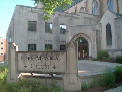 Luther Memorial Evangelical Lutheran Church Education Building image. Click for full size.