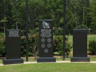 Pinelawn Memory Gardens Veterans Monument Marker image. Click for full size.