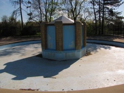 Szot Memorial Park Fountain image. Click for full size.