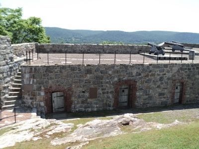 Marker and Cannons at Fort Putnam image. Click for full size.