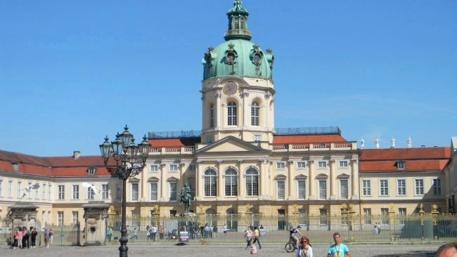 Charlottenburg Palace [<i>Schlo� Charlottenburg</i>] image. Click for full size.