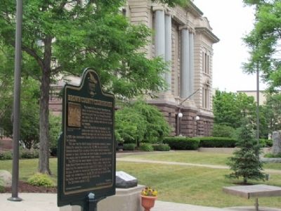 Brown County Courthouse and Marker image. Click for full size.