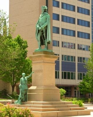 George Washington Statue. Click for full size. George Washington Statue image. Click for full size.
