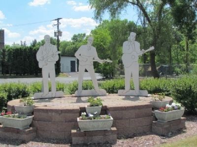 Nearby Memorial to Buddy Holly, Ritchie Valens and J. P. "The Big Bopper" image. Click for full size.