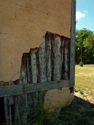 Close up of Montalvo House cedar post and plaster construction image. Click for full size.