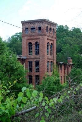 Five-story Mill Tower image. Click for full size.