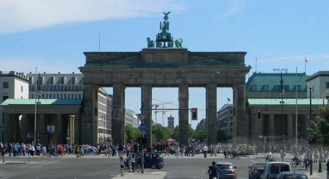 Brandenburg Gate - entrance to Pariser Platz off Ebertstraße. Click for full size. Brandenburg Gate - entrance to Pariser Platz off Ebertstraße image. Click for full size.