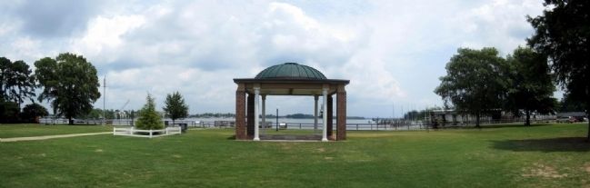 Elizabeth City Waterfront Park image. Click for full size.