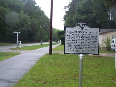 William Simmons House Marker, seen along Gumtree Road, looking north image. Click for full size.