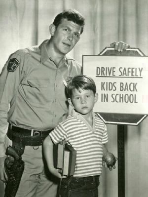 Andy Griffith and Ron Howard<br>as Andy and Opie Taylor image. Click for full size.