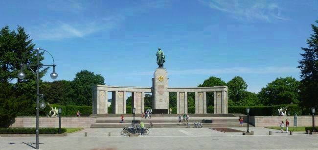 Soviet War Memorial image. Click for full size.