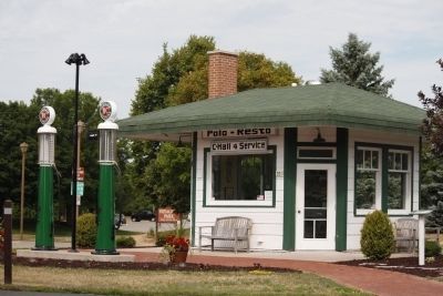 Polo-Resto Service Station image. Click for full size.