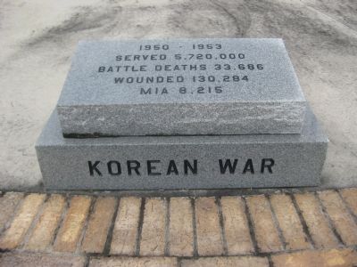 Fort Meade Veterans Memorial image. Click for full size.
