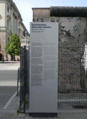 <i>Baudenkmal Berliner Mauer</i> [Berlin Wall Mounment] Marker image. Click for full size.