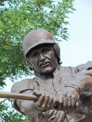 Robin Yount Statue image. Click for full size.