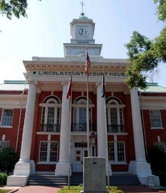 Lincoln County Courthouse (1915) image. Click for full size.