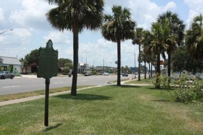 Doolittle's 1922 Record Flight Marker, looking west, Beach Boulevard image. Click for full size.