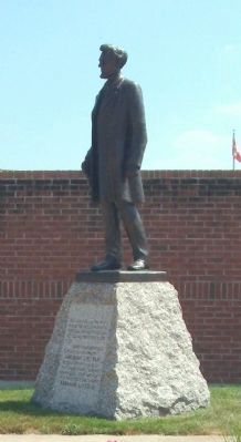 Abraham Lincoln Statue. Click for full size. Abraham Lincoln Statue image. Click for full size.